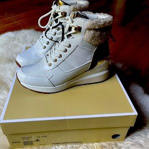 MICHAEL Michael Kors Carlota booties US 5.5M NEW in Box